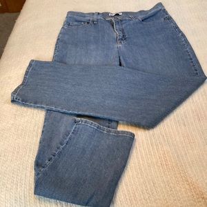 Ladies Lee classic fit straight leg jeans size medium